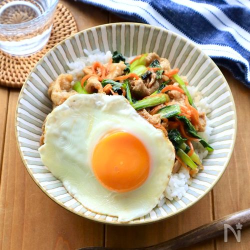 節約食材で大満足◎小松菜と豚こまのスタミナ炒め