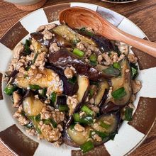 【茄子とニラの中華そぼろあん】ご飯にのせても美味しい！