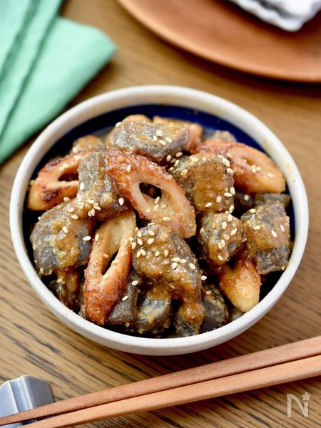 地味にうまい！＼こんにゃくとちくわのごま味噌煮／