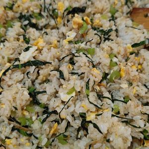 ぽんちゃんの作ってみた!投稿(【小松菜としらすの和風だし炒飯】和風な味わいがおいしい♡)