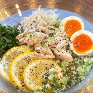 楽ラク手抜キッチン🐶🐾の作ってみた!投稿(【ネギ塩レモンの冷やしラーメン】ささみはレンチンで！)