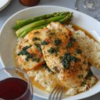 鶏むね1枚でビストロ級！チキンソテー　エスカルゴバターソース