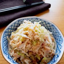 これは食べだしたら止まらない♡キャベツとツナの和風ごま酢和え