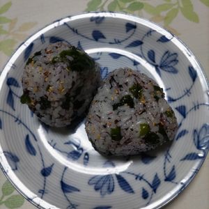 KUMIKOの作ってみた!投稿(【我が家の人気おにぎり】
家にある材料でパパッと混ぜるだけ。)