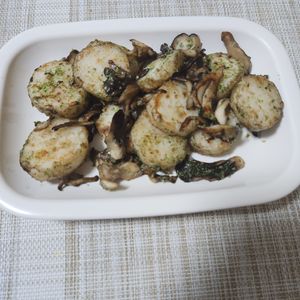 とももの作ってみた!投稿(やみつきの旨さ♡【長芋と舞茸ののり塩バター炒め】おつまみにも)