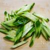 レンジで簡単「鶏ささみ肉ときゅうりのゴマ酢和え」の下準備
