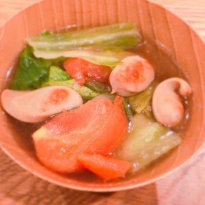ミルクの作ってみた!投稿(【レタスとトマトとウインナーのコンソメスープ】即完食◎朝にも)