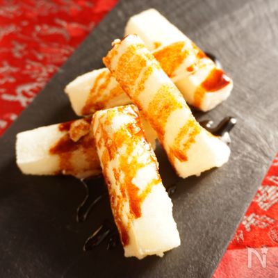 揚げ餅の黒蜜がけ