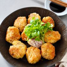 【20分で絶品！】ふわふわ豚こまボールの一口カツ