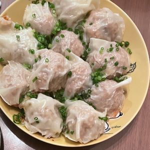 りんちゃんの作ってみた!投稿(【焼きシュウマイ】皮をのせるだけ！フライパンで簡単)