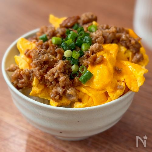 【とろたまそぼろ丼】そぼろと卵が相性抜群🍚🥢
