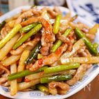 行列の定食屋さん♪にんにくの芽とじゃがいもの和風青椒肉絲🤩