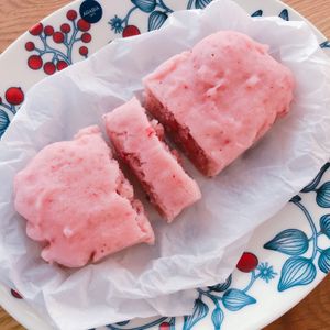 ミルクの作ってみた!投稿(レンジで3分！【米粉のいちご蒸しパン】)