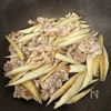 ごぼうとニラ《オイスター味噌♡きんぴら》の工程2