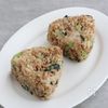 作り置きにも超万能！小松菜と鶏そぼろのおにぎり
