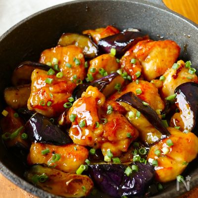 ワンパン10分！【鶏むね肉となすの甘酢炒め】