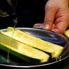 夏に食べたい!ツナとみそのウマ味を詰めたズッキーニボートの工程1