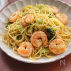フライパンのみで15分！えびとキャベツのピリ辛パスタ