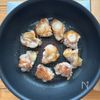 フライパンで簡単！【鶏肉とじゃがいもの甘辛バター】の工程3