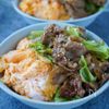 ご飯進む♡『キャベツと豚こまのとろたま味噌炒め丼』