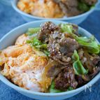 ご飯進む♡『キャベツと豚こまのとろたま味噌炒め丼』