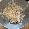 【子供爆食♡︎オニオンツナサラダ】和えるだけ！5分レシピの工程2
