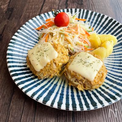 節約!豆腐ともやし入りカレーハンバーグ*