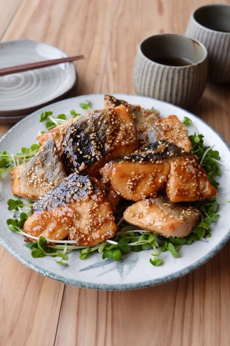 簡単♪鮭のごま甘酢照り焼き】照り照りのおかずは見栄え抜群
