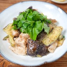 レンジで簡単♪なすと鶏むねのエスニックあん