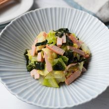 やみつき♪【春キャベツのごま塩レモンサラダ】