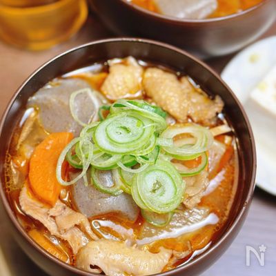 【具沢山鶏皮煮込み】鶏皮で簡単!コクたっぷりもつ煮込み風♪