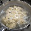 鶏団子となめこの中華スープの工程1