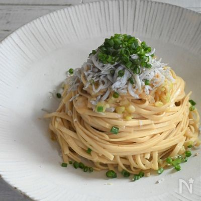 白だしで味が決まる!ねぎとしらすのガーリックパスタ