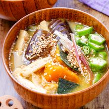 【夏野菜のごま味噌汁】旬の食材をお味噌汁で♪