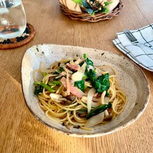 グリーンラテの作ってみた!投稿(ほうれん草としめじのバタぽんパスタ)