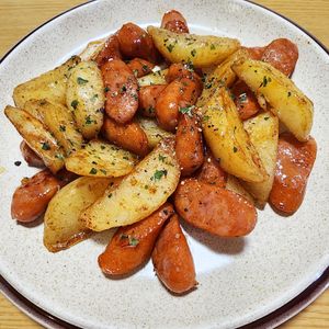ナムディの作ってみた!投稿(フライパン10分！【ソーセージ×じゃがいもガリバタ醤油炒め】)