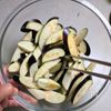 とろ茄子とツナの旨塩昆布和え│レンジで簡単・作り置きにも♪の工程2