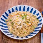 蟹と素麺を味わう「蟹だけ素麺炒め」