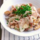 あさりと豚バラと長芋の旨だしにんにく蒸し炒め
