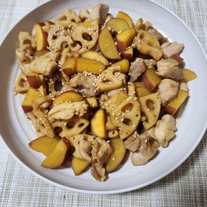 とももの作ってみた!投稿(ほくほく×シャキシャキ！【さつまいもとれんこんの甘辛炒め】)
