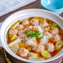 お腹に優しいあったか鍋 えのき鶏団子のみぞれ鍋