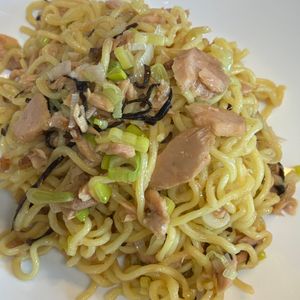 くだもの大好き🧡の作ってみた!投稿(【5分で最強焼きそば】ツナと塩昆布焼きそば)