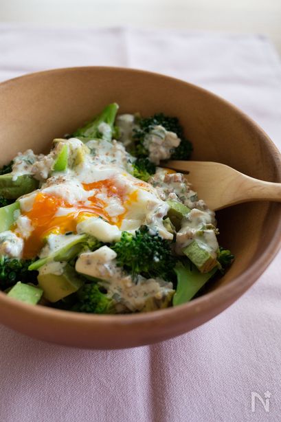 ブロッコリーとアボカドのクリーミーベーコンドレッシング