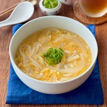 ほっとする味♩新玉ねぎたっぷりとろたまうどん