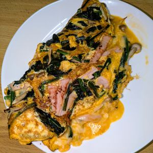 joe sanの作ってみた!投稿(嬉しい低糖質＊ほうれん草とハムと舞茸のチーズオムレツ)