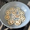 味付け一つ！【もちもち蓮根ガレット】の工程2