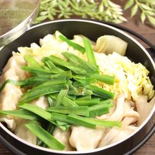 簡単おひとり鍋！餃子鍋　たっぷりニラ白菜