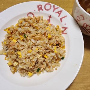 ナムディの作ってみた!投稿(新しい器で食べる「簡単鮭フレーク焼き飯」)