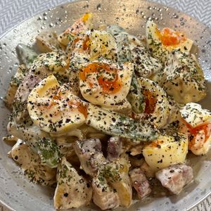 楽ラク手抜キッチン🐶🐾の作ってみた!投稿(焼き新じゃがと半熟卵《デリ風♡サラダ》)