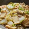 主菜にも副菜にも◎【白菜と厚揚げのコクうま炒め煮】の工程5